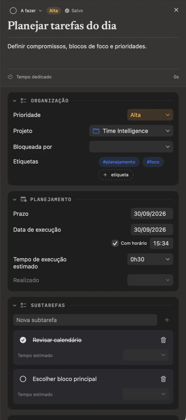 Recorte real do painel da tarefa: prioridade, projeto, prazo, etiquetas e subtarefas.